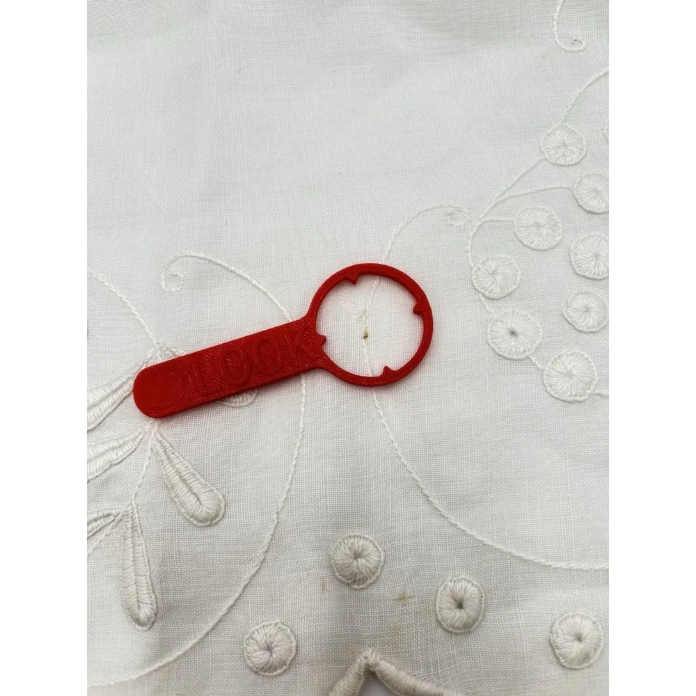 Vintage White Embroidered Linen Dresser Scarf Doily Table Runner Cutwork 16x15